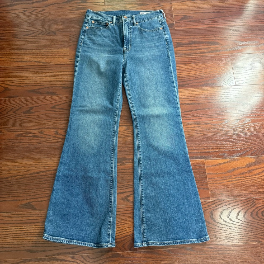 GAP High Rise '70s Flare Jeans size 28S Medium Wash